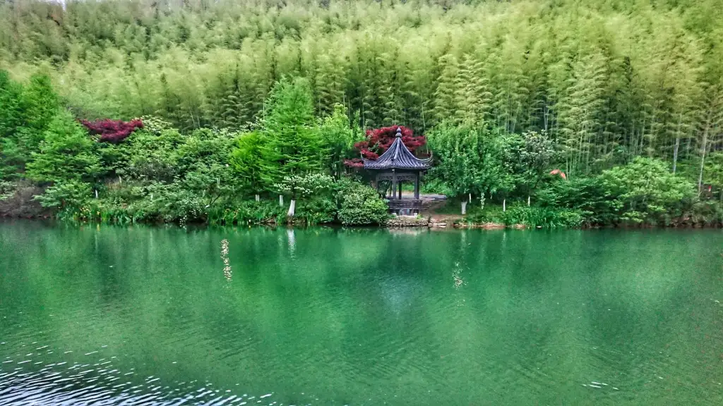 海南企业名片设计指南：从选纸到工艺提升品牌形象