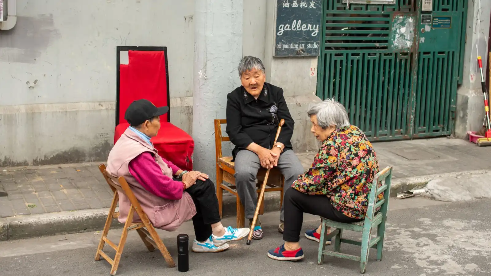 手提袋设计材质选择对比：环保与成本的平衡方案