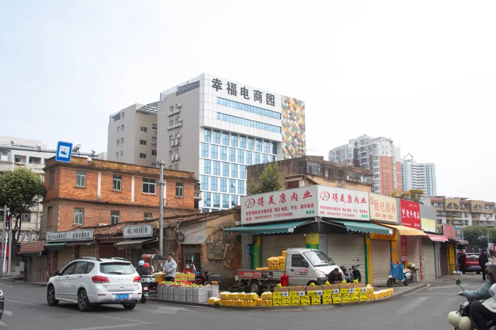 海口企业名片设计指南：选材与工艺提升商务形象