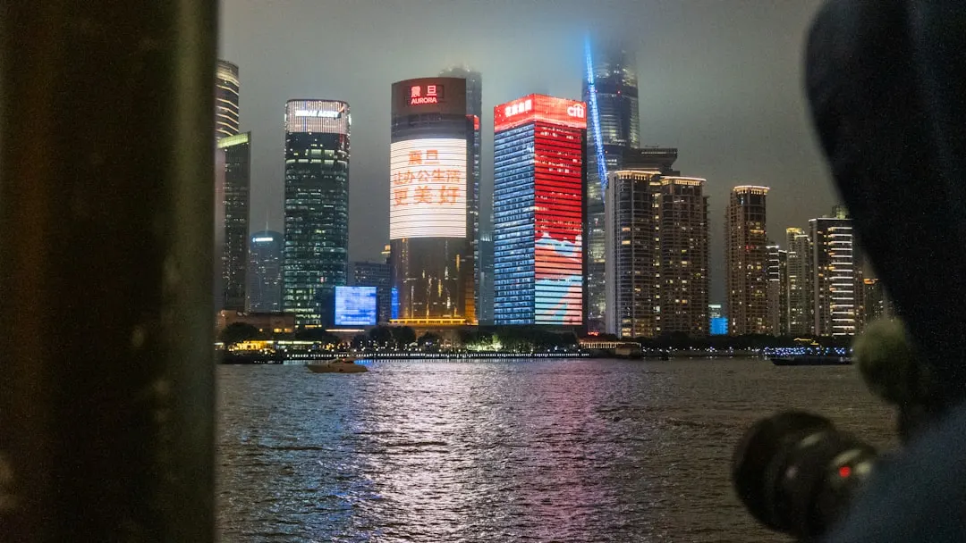 手提袋设计材质选择对比：环保与成本的平衡方案