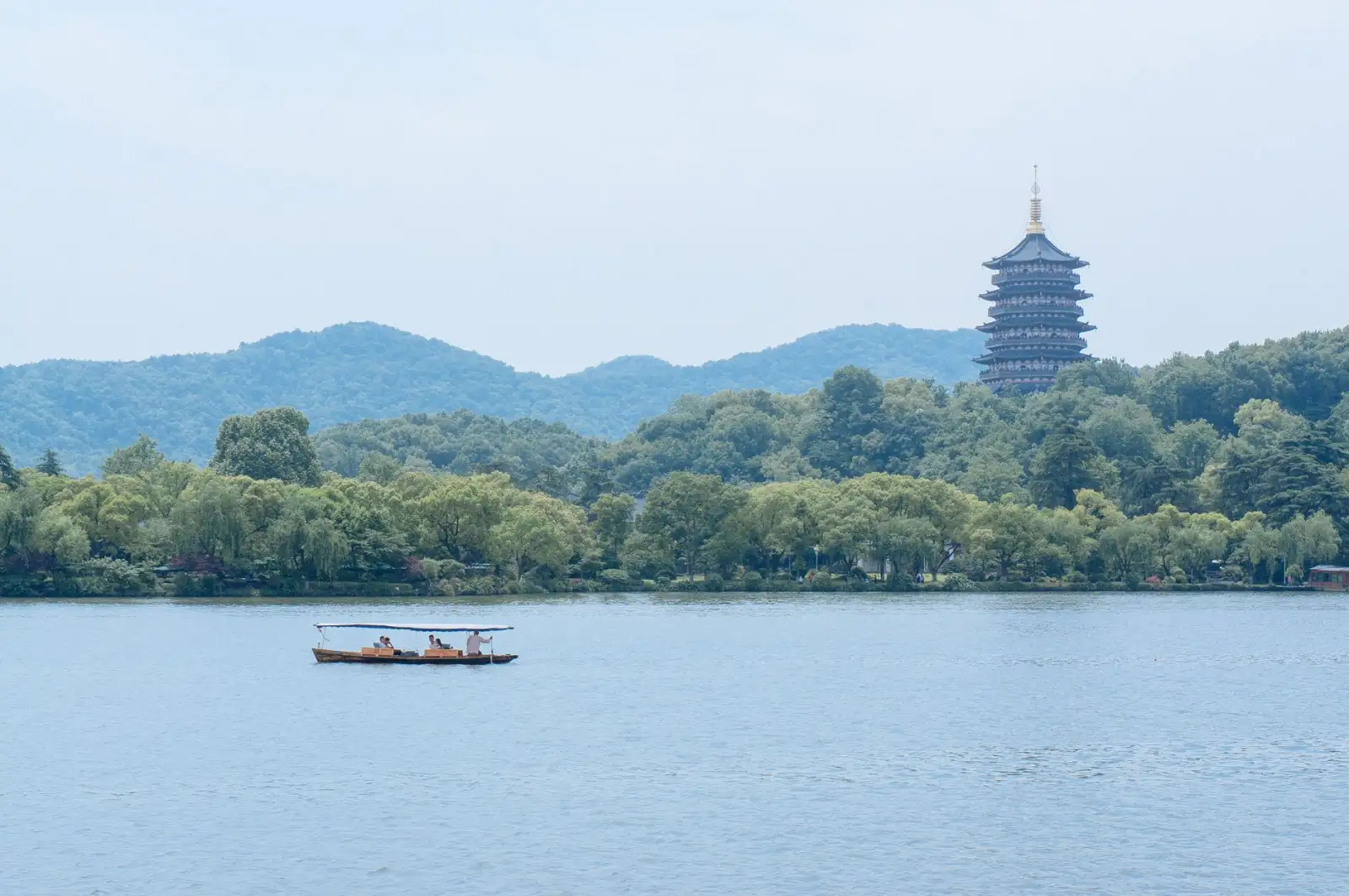 海南企业名片设计材质选择对品牌形象的影响分析