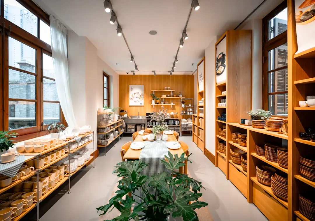 企业名片设计与信封设计中的纸张材质选择对品牌质感的影响分析