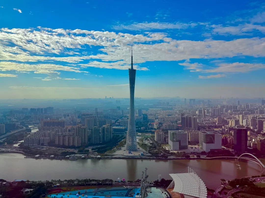 海口商务名片印刷工艺对比：烫金与UV光油效果分析